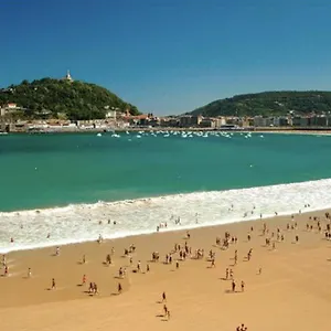 Paradise Luxurious Flat, Free Parking, 3 Double Rooms, Terrace, Jacuzzi, Fully Renovated San Sebastian